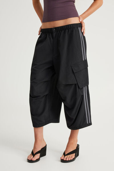 Jumbo 3/4 Pull On  Capri, NAMESAKE BLACK