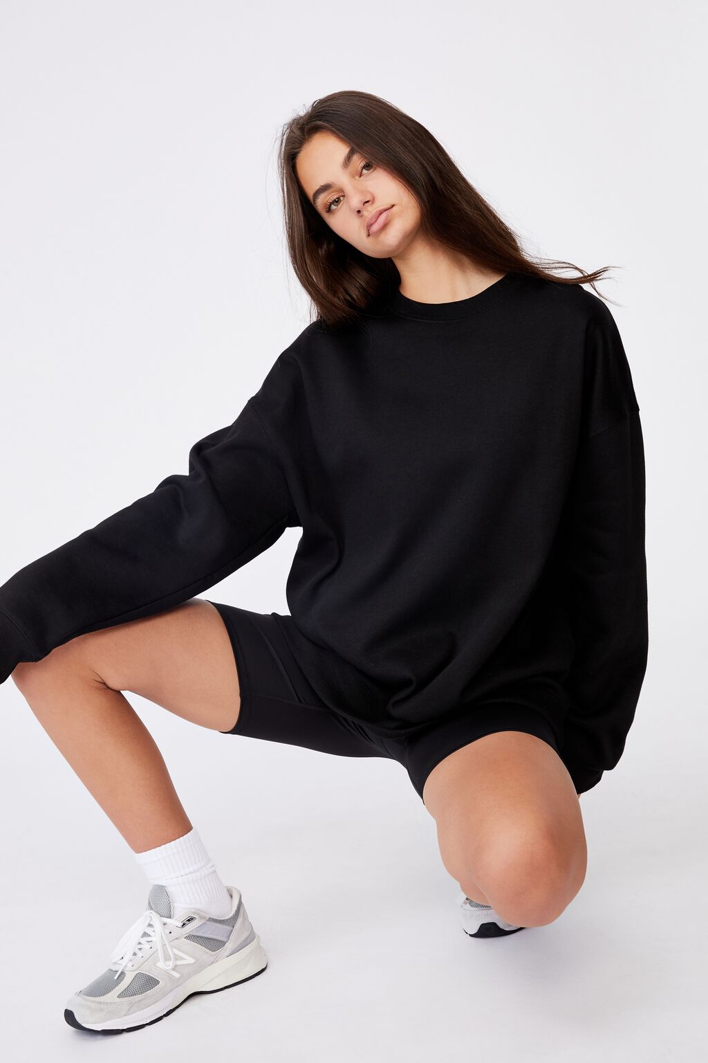 oversized crew neck sweatshirt outfit