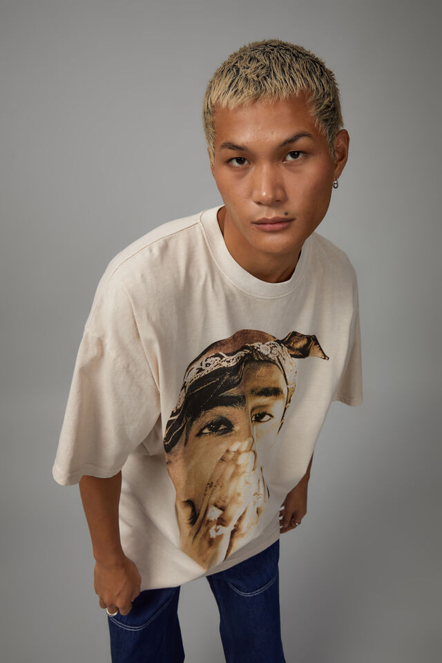 Oversized Music Merch T Shirt, LCN BRA WASHED IVORY/TUPAC HERO