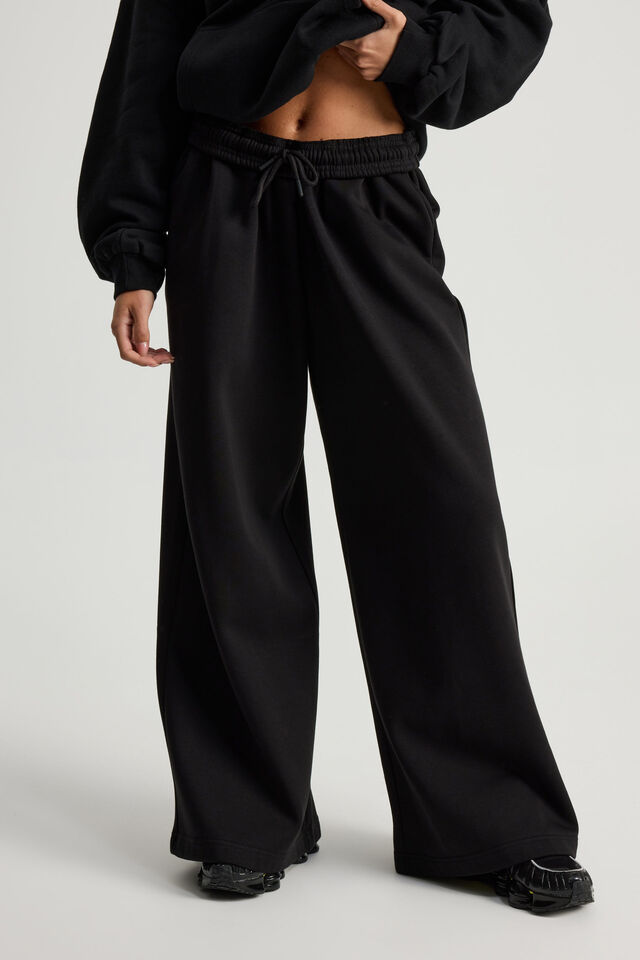 Ultra Baggy Trackpant, BLACK