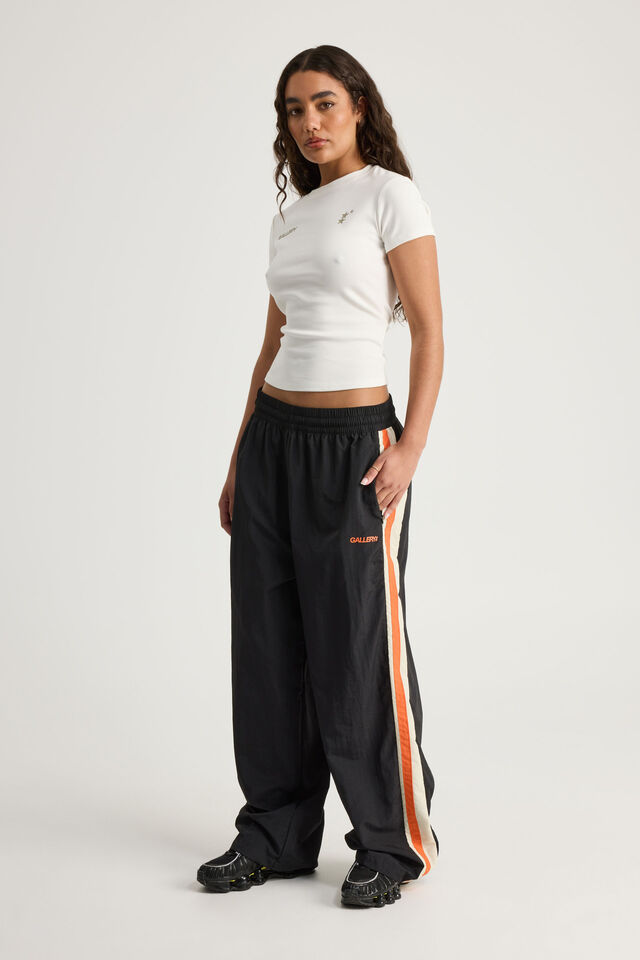 Fitted Graphic Tee, CLOUD/OPEN GALLERY