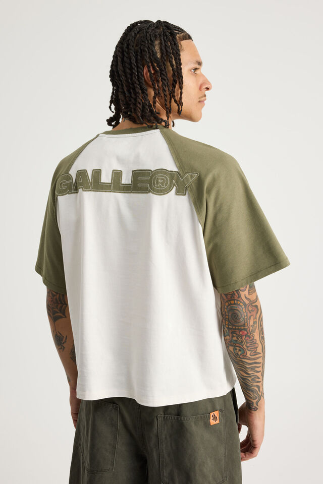 Open Gallery Raglan Tshirt, OG CLOUD/DUSTY KHAKI REWORN