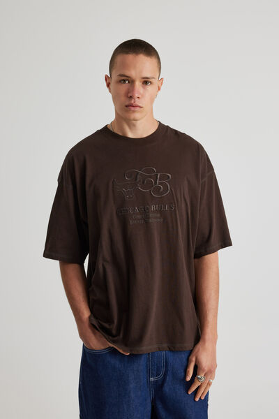 Box Fit Nba T Shirt, LCN NBA CHOC TORTE/BULLS NEW CURSIVE