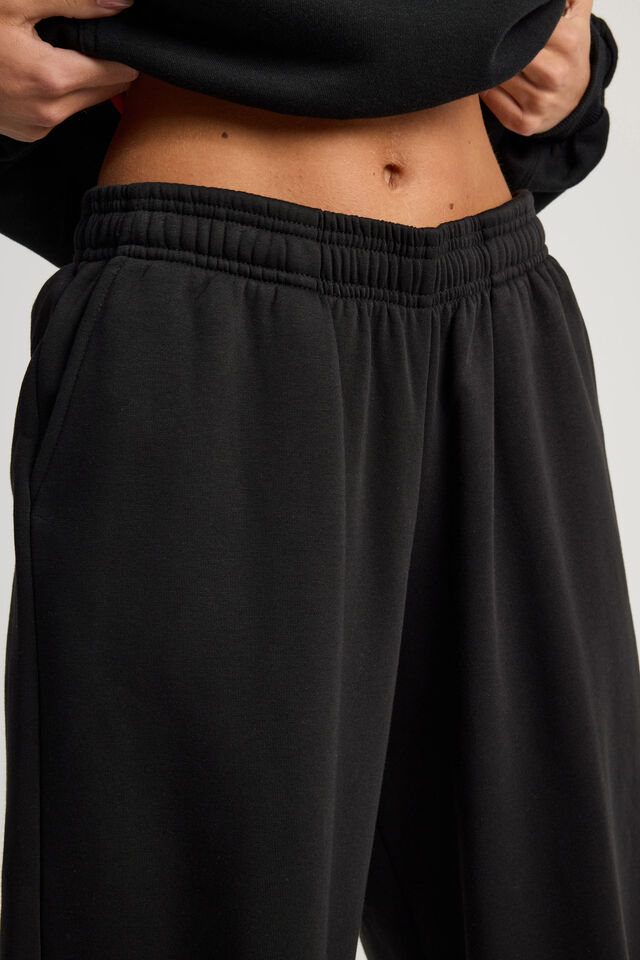 Ultra Baggy Trackpant, BLACK
