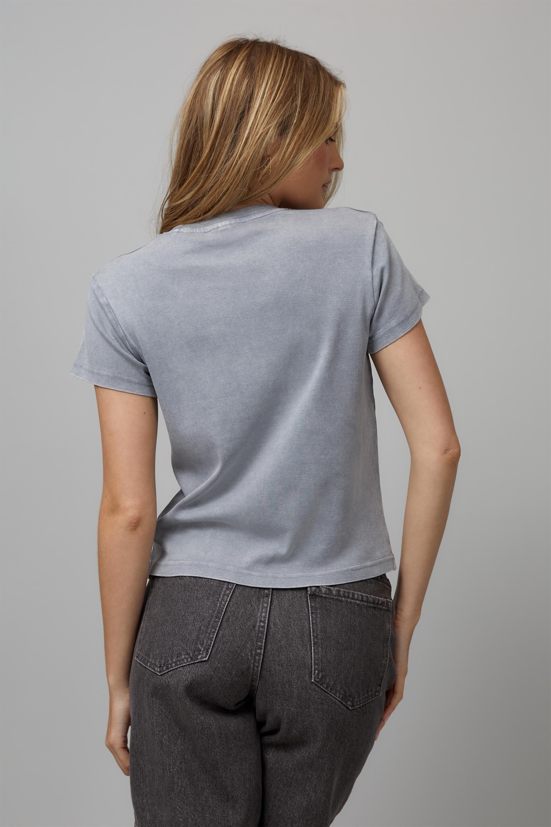 Slim fit sale graphic tees