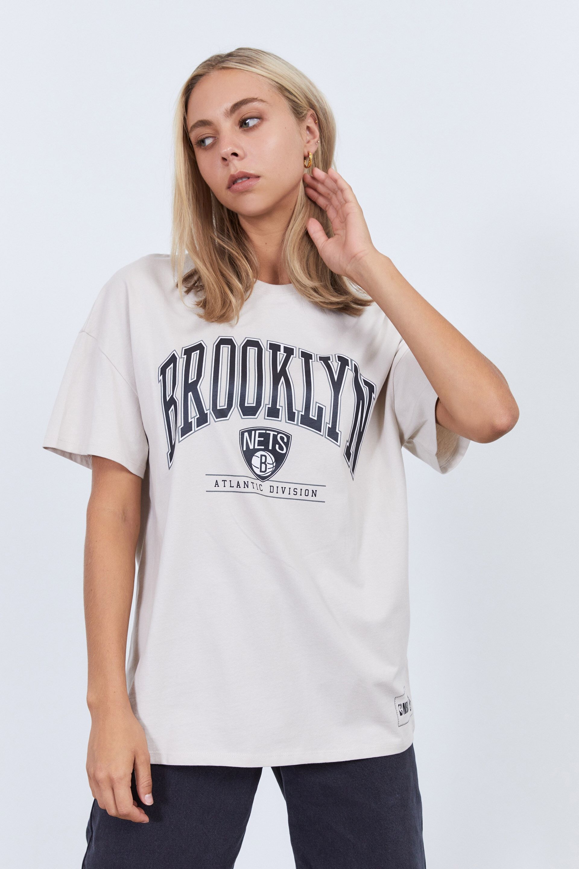 grey oversized graphic tee