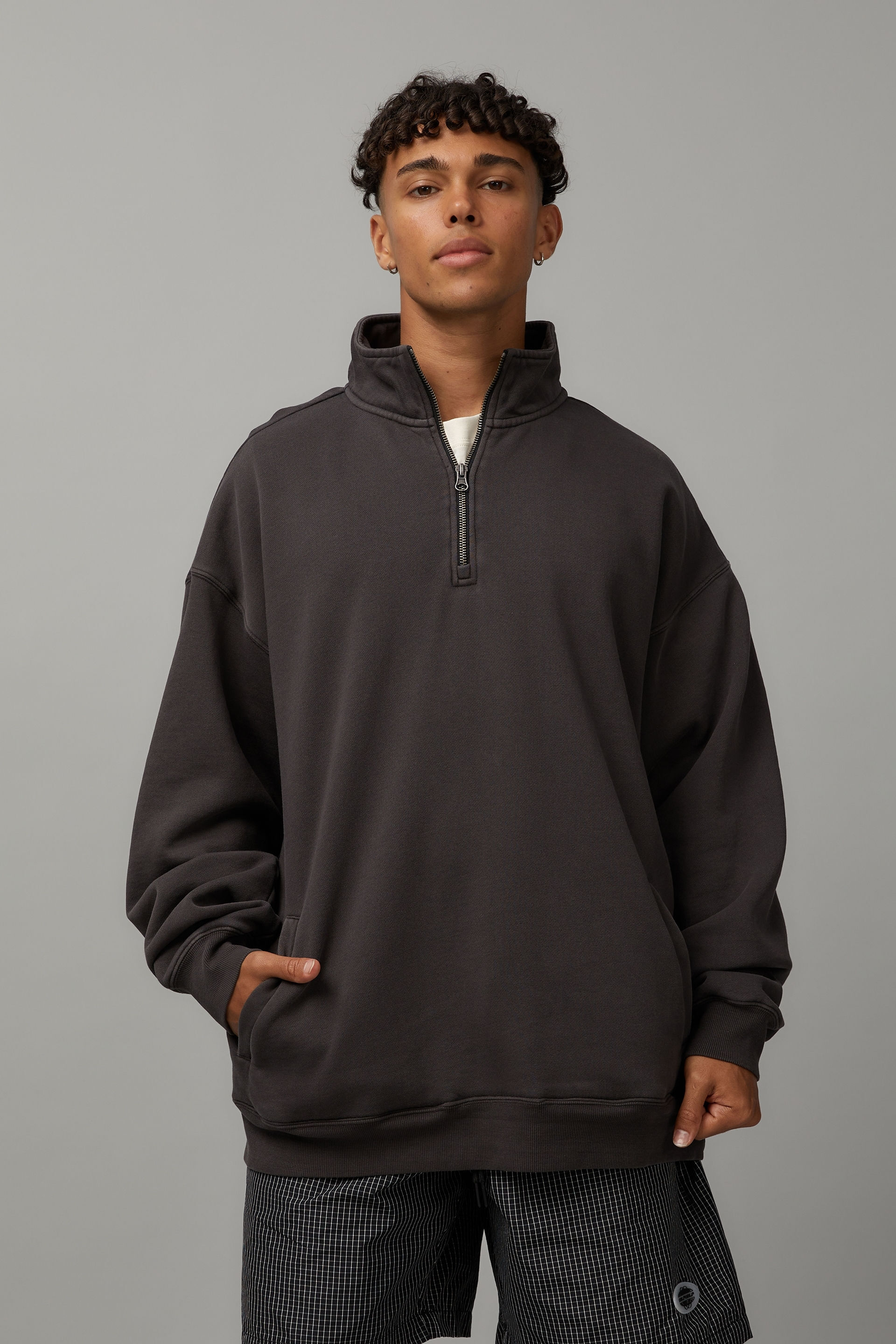 Washed Quarter Zip Crew