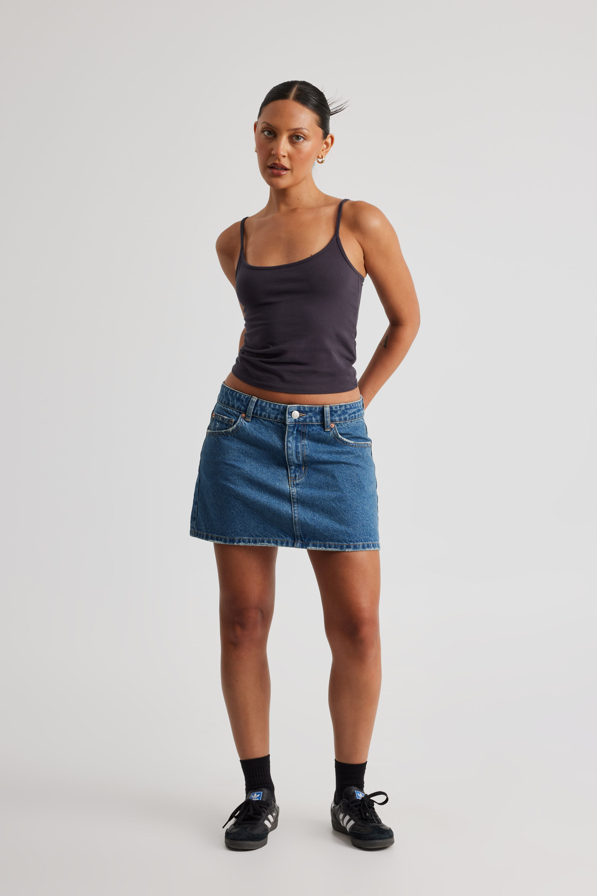 Red pleated skirt factorie hot sale