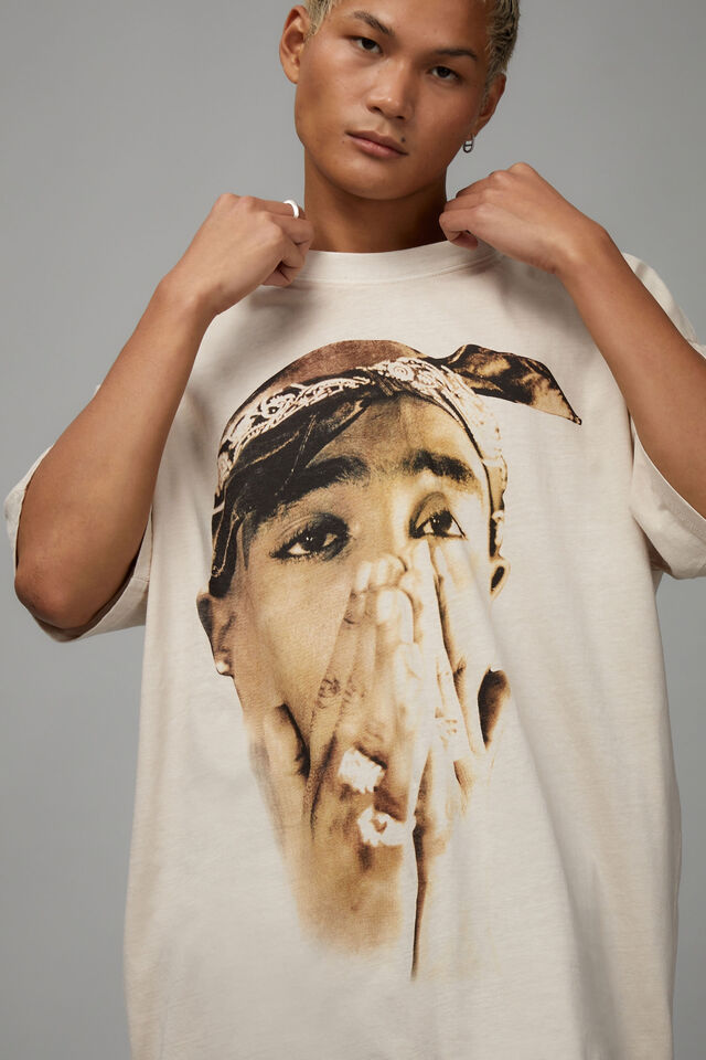 Oversized Music Merch T Shirt, LCN BRA WASHED IVORY/TUPAC HERO