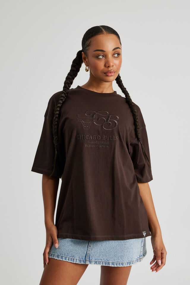 Box Fit Nba T Shirt, LCN NBA CHOC TORTE/BULLS NEW CURSIVE