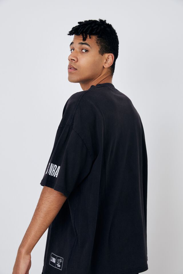NBA Miami Heat Oversized T Shirt, LCN NBA WASHED BLACK/HEAT LOGO