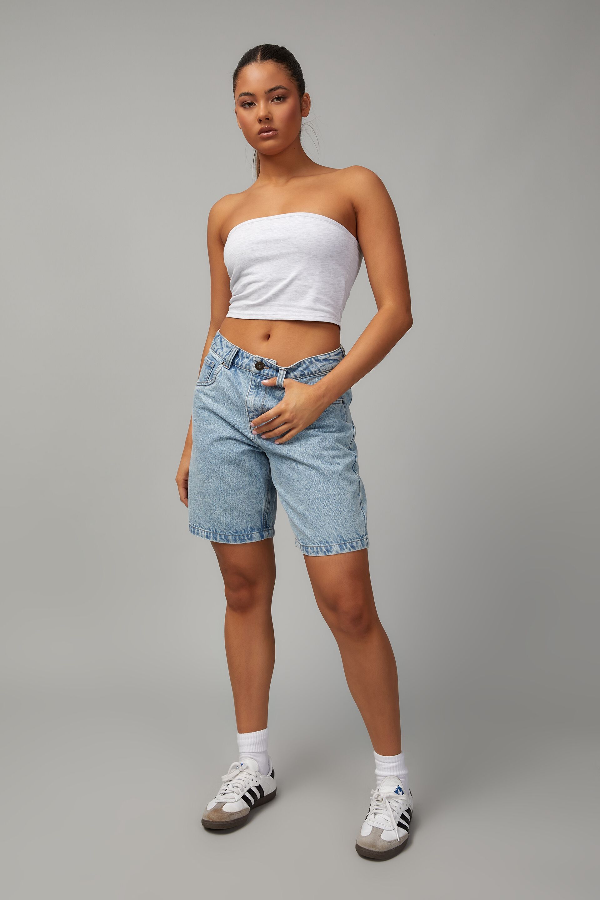 Floerns Women's Ripped Raw Hem High Waisted Distressed Denim Shorts A Light  Wash XS at Amazon Women's Clothing store