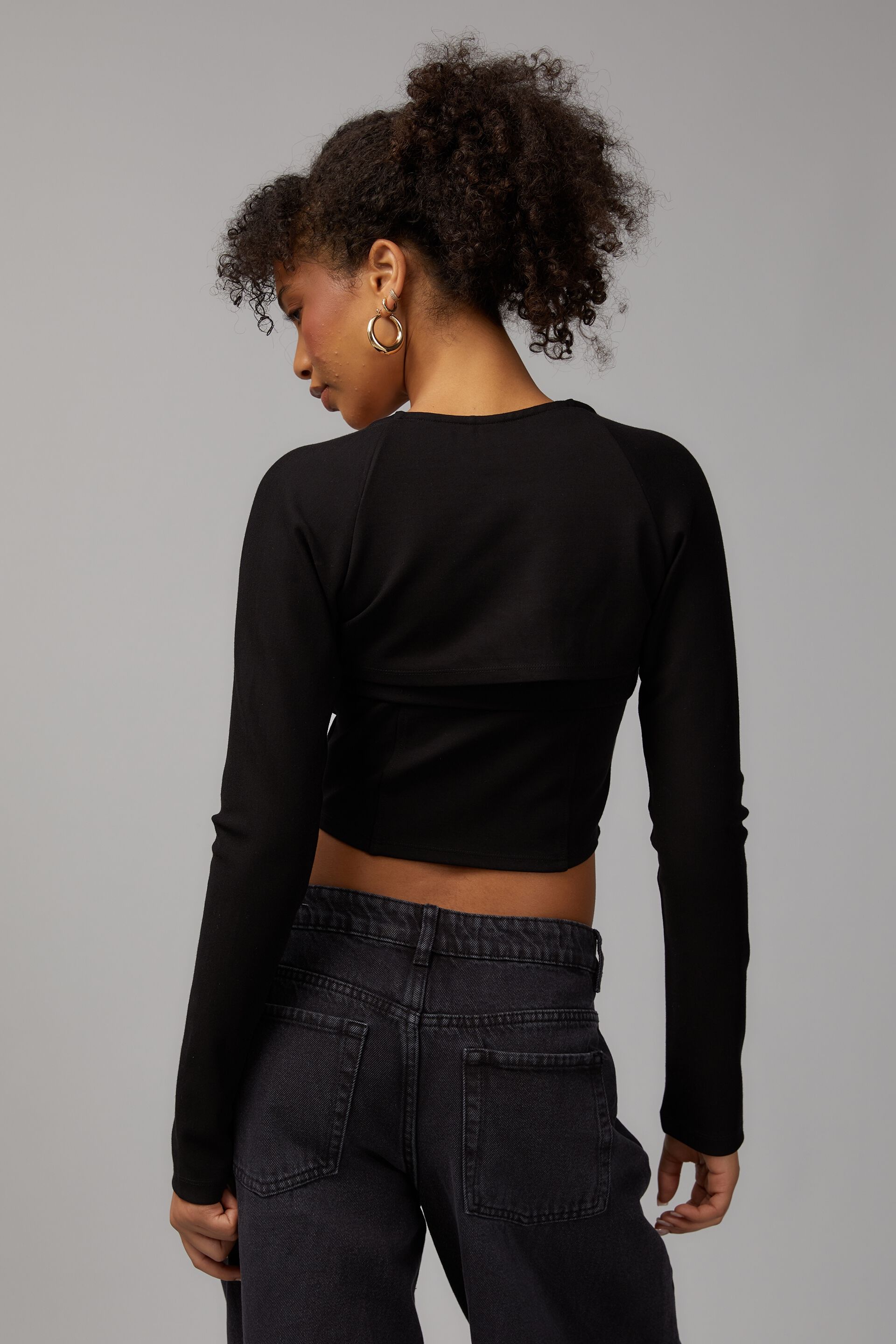 Half sales shrug black