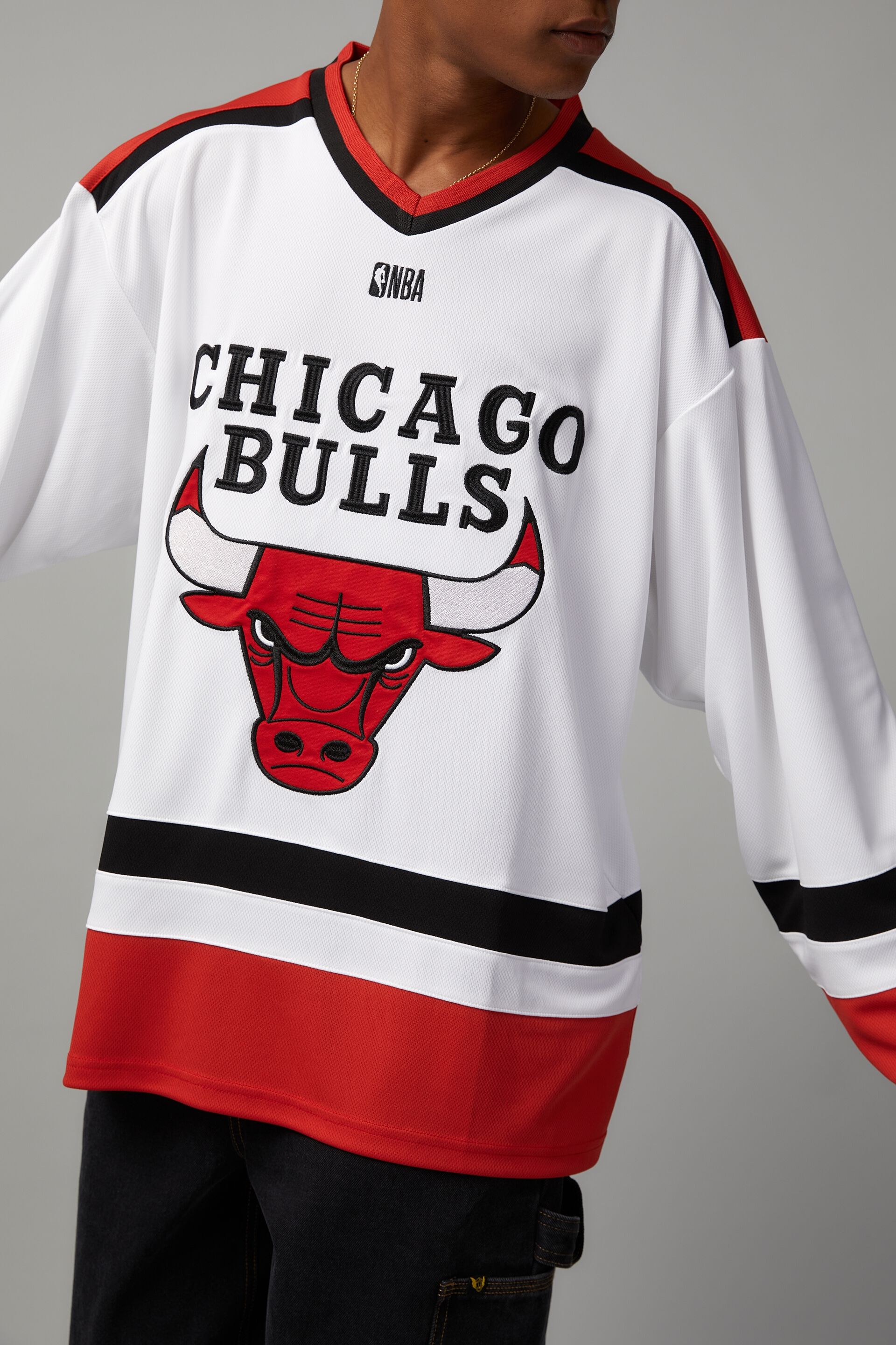 Bulls v shop neck jersey