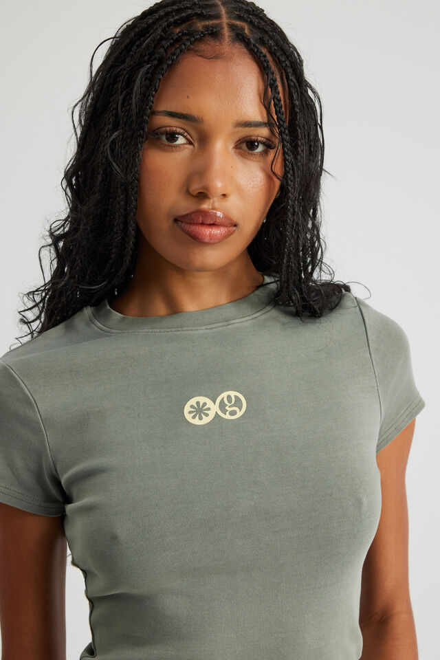 Fitted Graphic Tee, WASHED DIRTY SAGE / OG