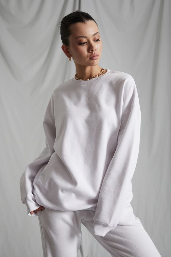 oversized crew neck sweatshirt outfit