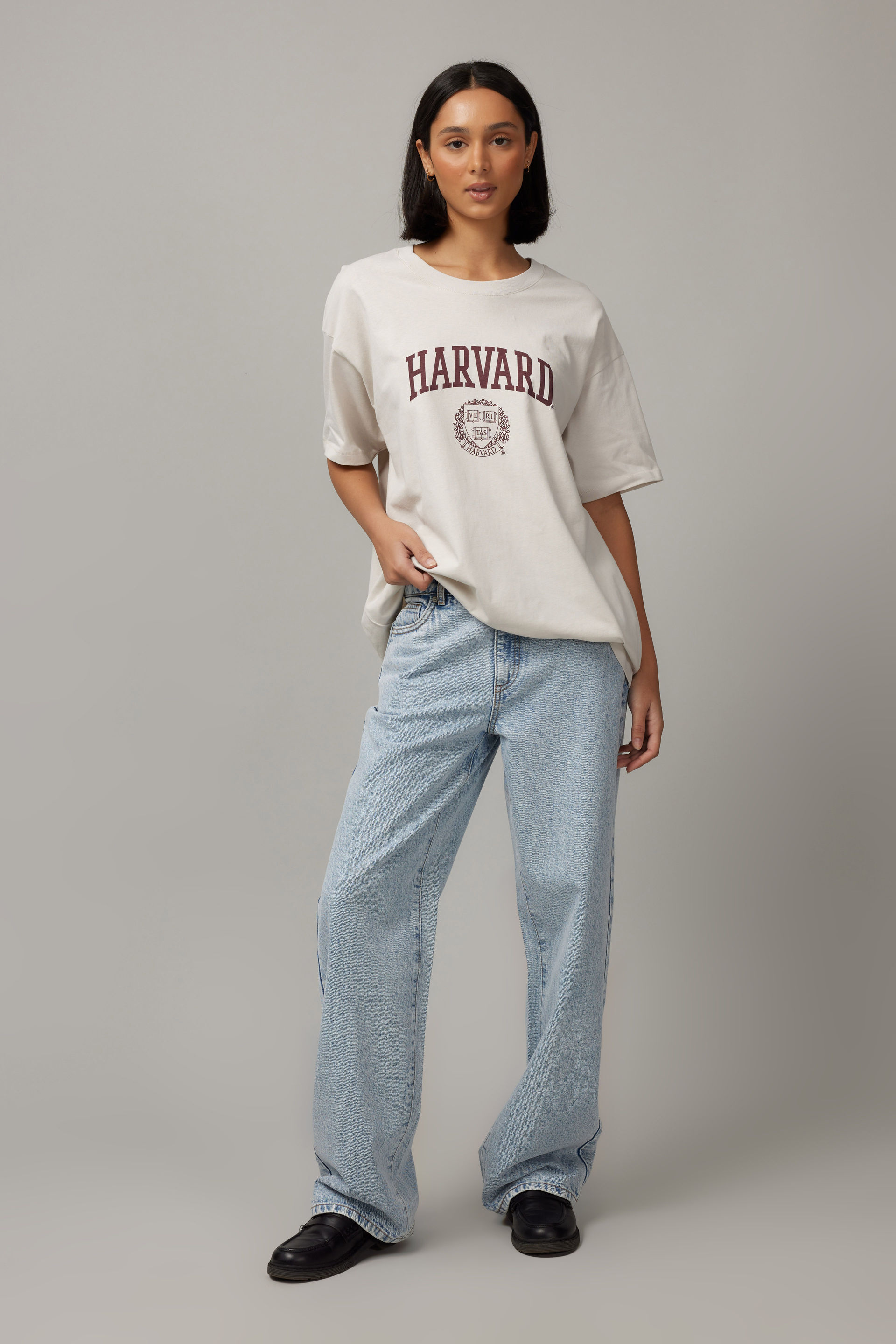 white & gray graphic tee