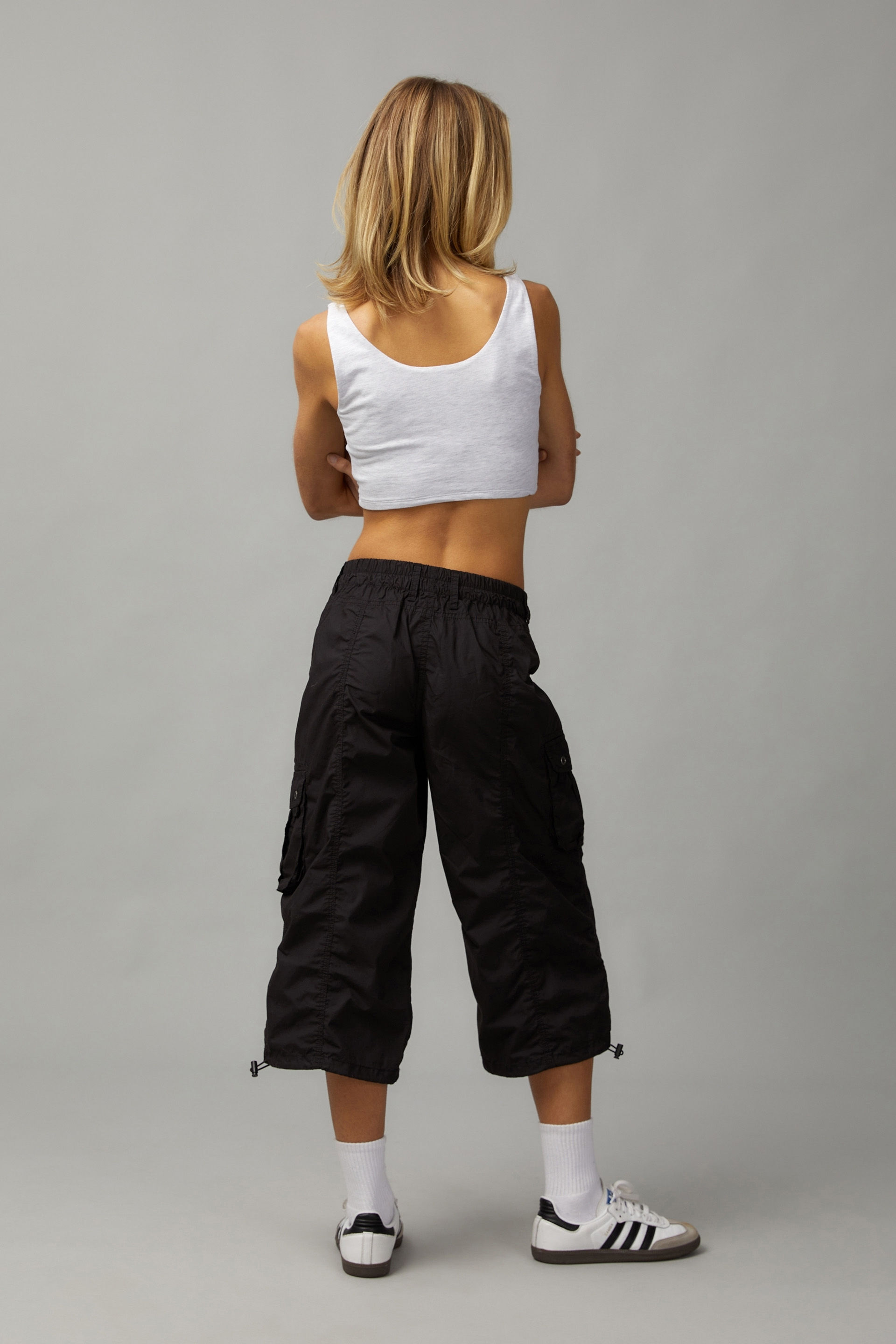 Women's black capri cargo pants outlet