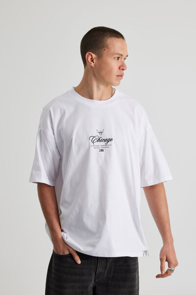 Box Fit Nba T Shirt, LCN NBA WHITE/BULLS SCRIPT EMBROIDERY