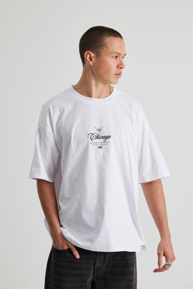 Box Fit Nba T Shirt, LCN NBA WHITE/BULLS SCRIPT EMBROIDERY