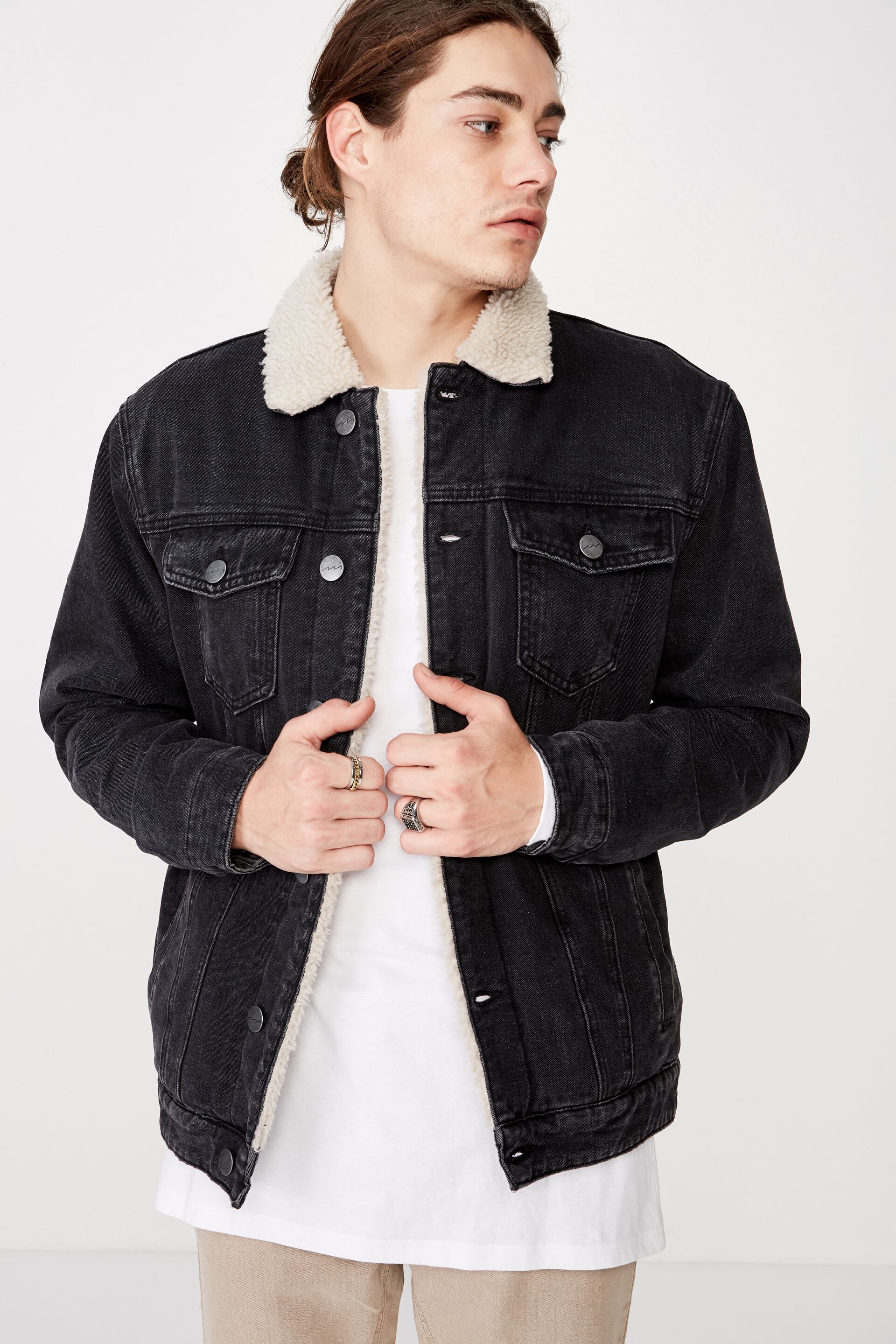 black sherpa jacket outfit