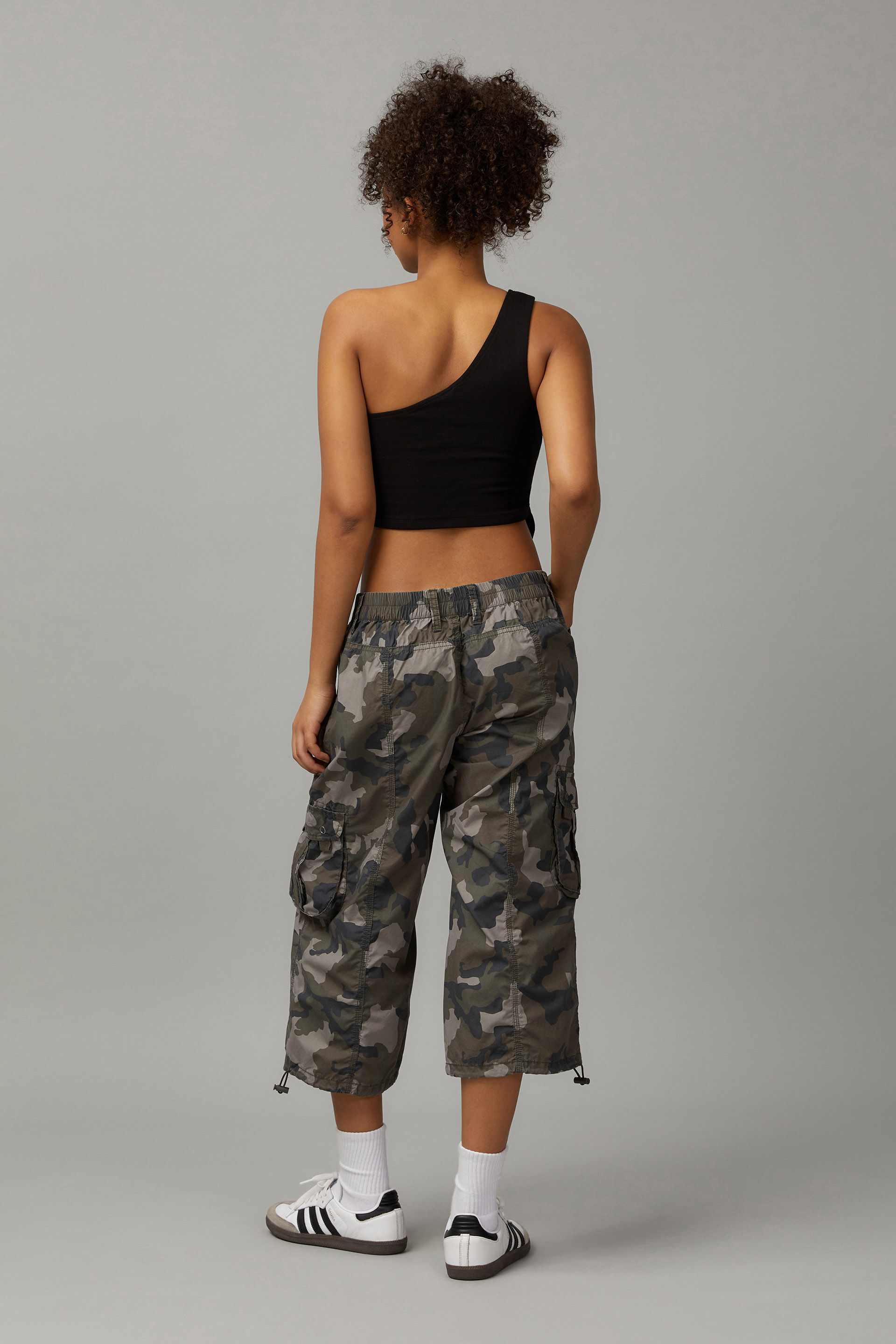 Capri discount camo pants