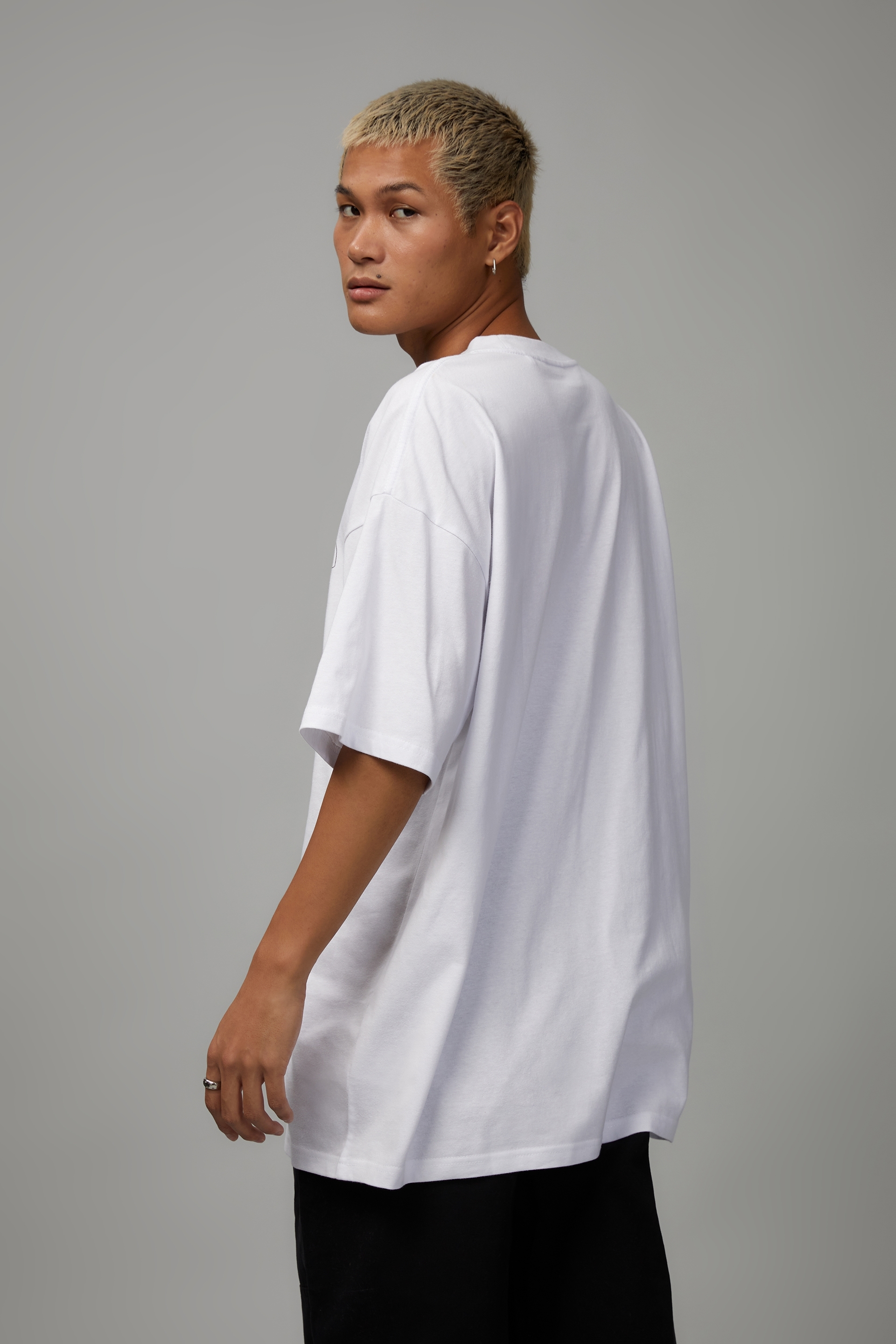 Remember When Oversized White T-Shirts Were Go-To Hip-Hop 'Fit - XXL